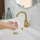 thumbnail image 3 of Grifo de lavabo de acero inoxidable 304 de 1 pieza grifo mixto de agua caliente y fría de oro cepillado, 3 of 9