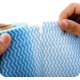 thumbnail image 3 of Toalla de microfibra en rollo, paño de cocina práctico, no tejido, con patrón de ondas, para una solución de limpieza de alta resistencia en rojo y azul, 3 of 8