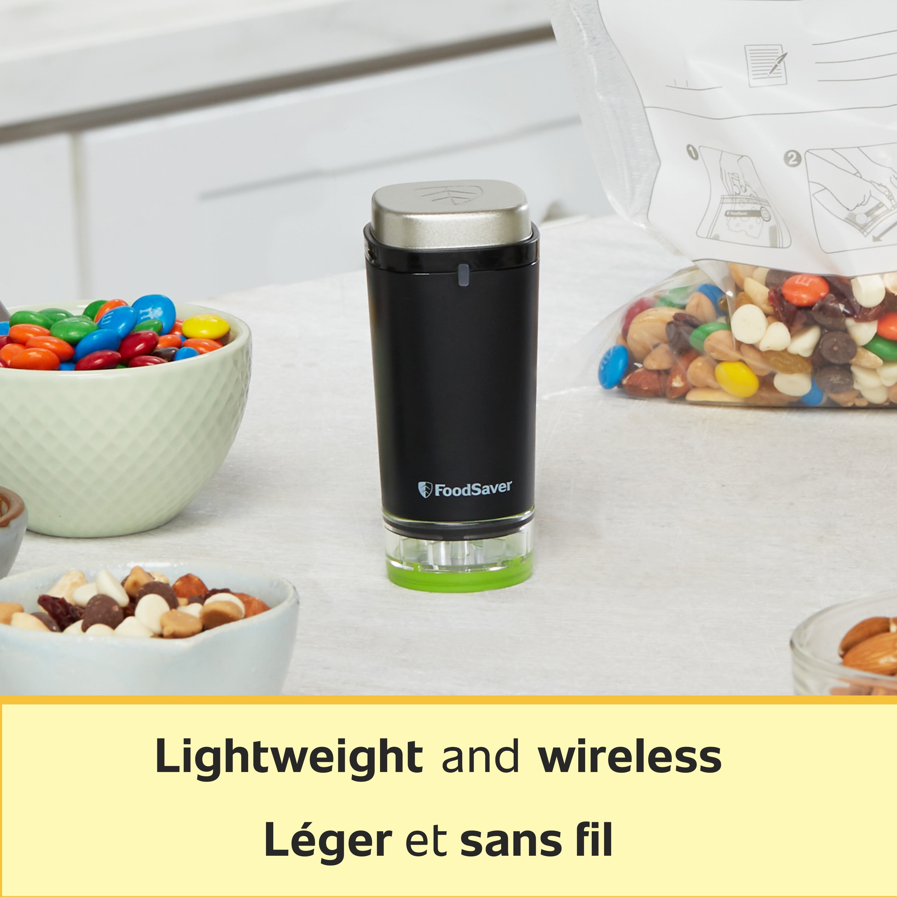 Scelleuse sous vide portative pour aliments sans fil FoodSaver V1100 et deux sacs à glissière de 946 ml (1 pinte)