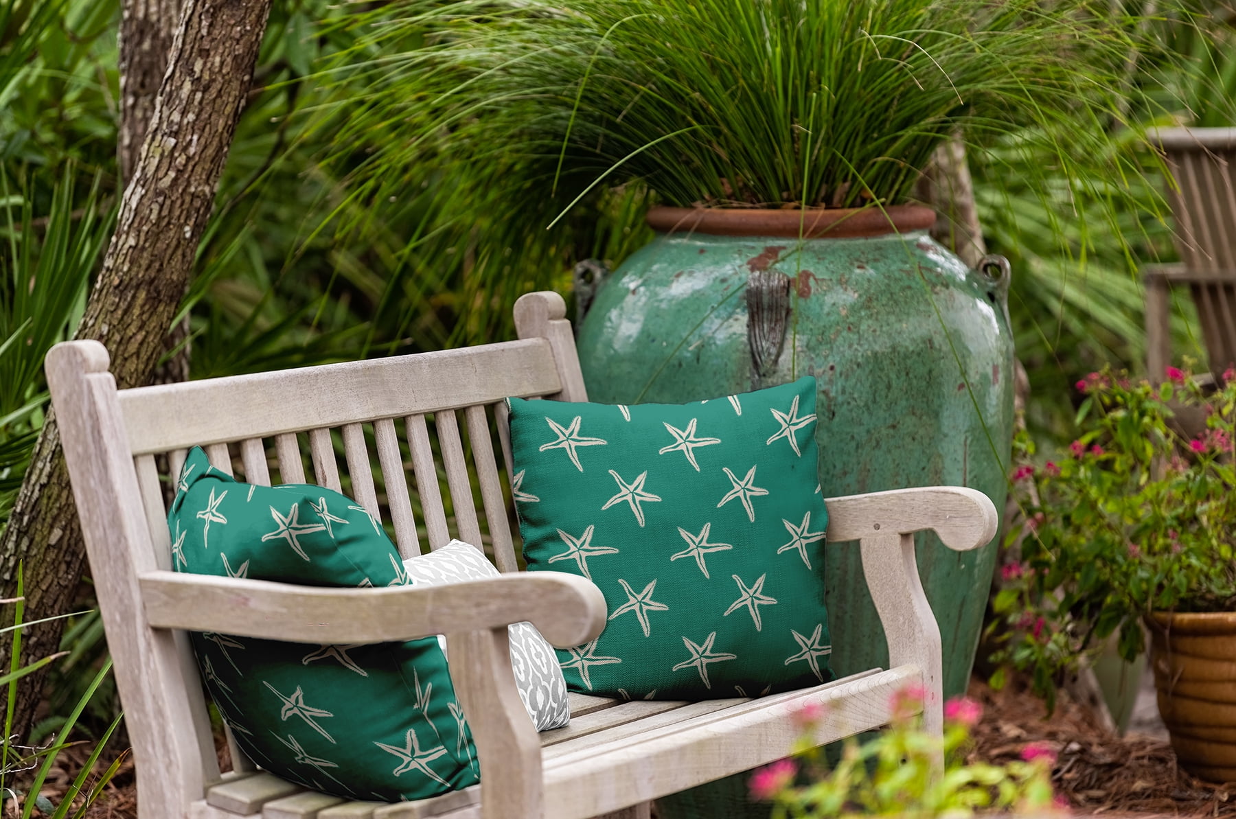 16" x 16" Simply Daisy Starfish Indoor/Outdoor Pillow, Kelly Green Qty 1