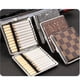 thumbnail image 3 of CHAO (Modelo de banda de goma, panel plano con patrón negro) Estuche para cigarrillos de cuero de dos piezas con capacidad para 20 cigarrillos, 3 of 4