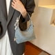 thumbnail image 2 of Bolso de mezclilla de diseño de nicho para mujer, nuevo estilo 2025, moderno, versátil, de un solo hombro, bolso de cubo portátil de alta gama, 2 of 4