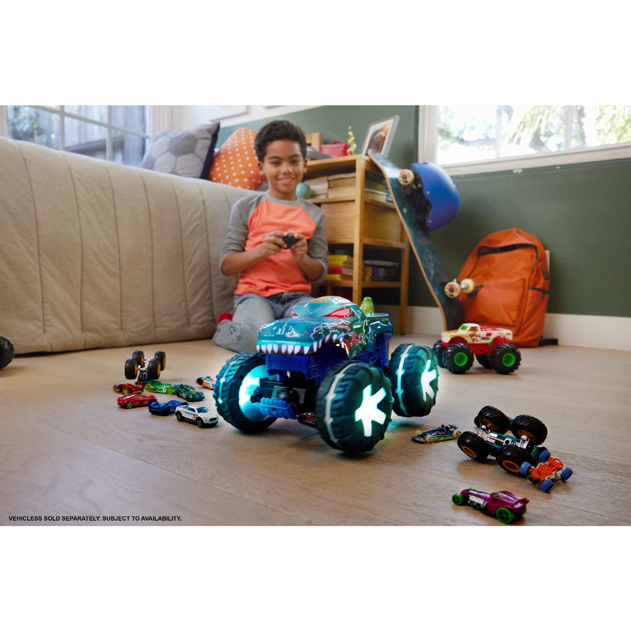 Hot Wheels Monster Trucks 1:15 Scale MegaWrex Alive RemoteControl Vehicle, BatteryPowered RC with In(图3) Hot Wheels Monster Trucks 1:15 Scale MegaWrex Alive RemoteControl Vehicle, BatteryPowered RC with In(图3)