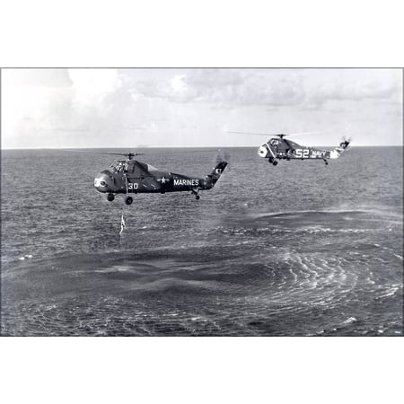 24"x36" Gallery Poster, helicopter lifts astronaut Virgil Grissom MR-4 mission 1961