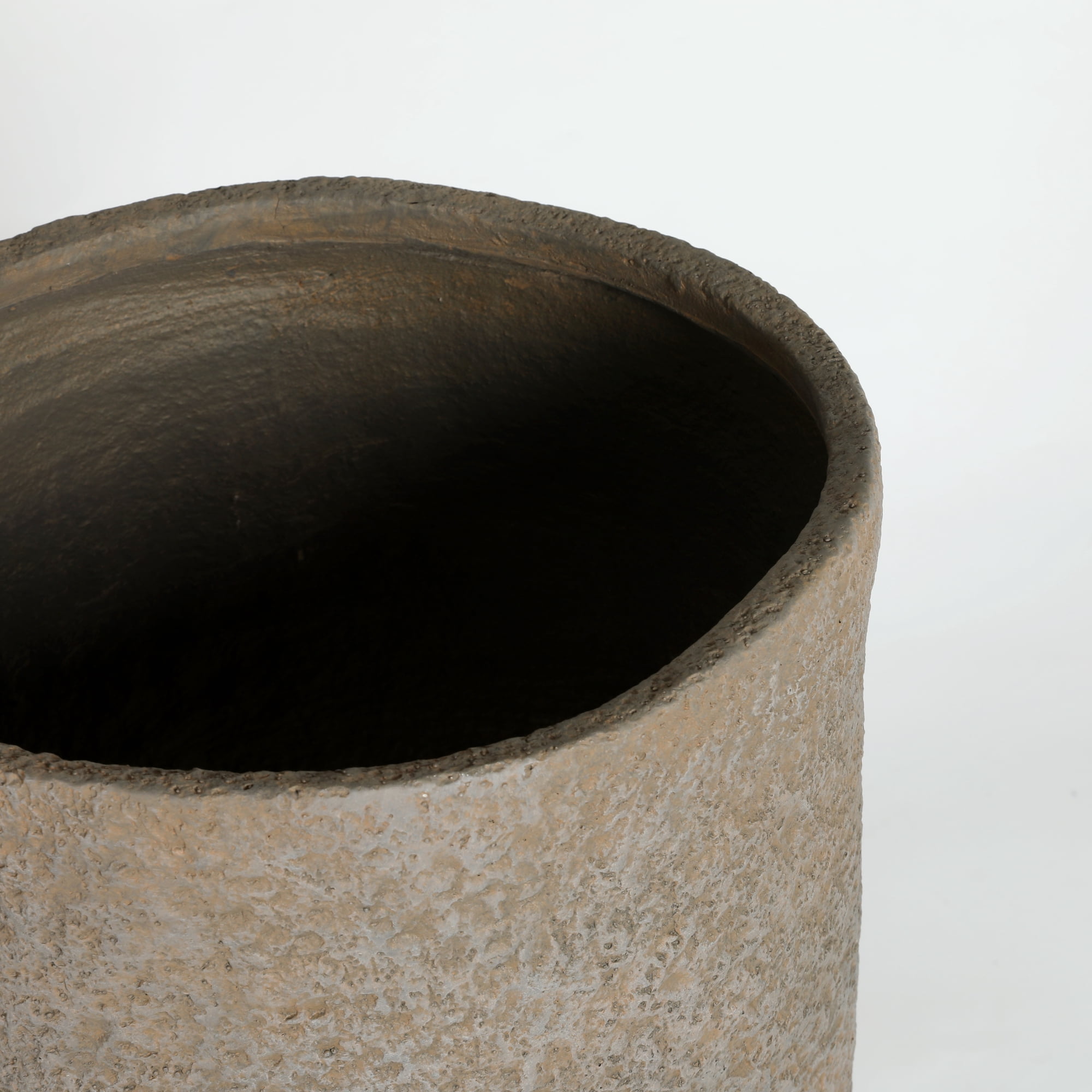 Leumius Concrete Planter Set of 2,Rustic Large Outdoor Indoor Handmade Decorative Planter with Drainage Holes for Home Garden Patio, 14" x 22" & 17" x 26",Coffee