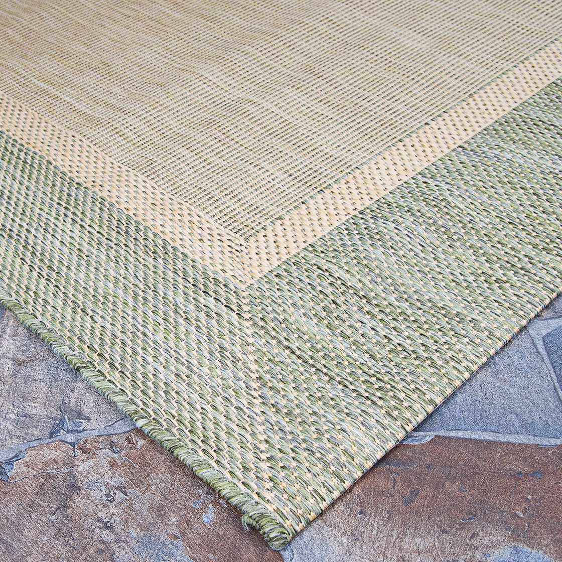 8.5' Beige and Green Bordered Round Polypropylene Area Throw Rug