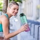 thumbnail image 3 of Botella de Agua Motivacional, 945 Ml (32 Oz), Diseño Hermético Sin Bpa, Boca Ancha para Un Flujo Rápido de Agua, Tapa Abatible con Una Sola Mano, Frases Inspiradoras, Rastreador de Objetivos, 3 of 7