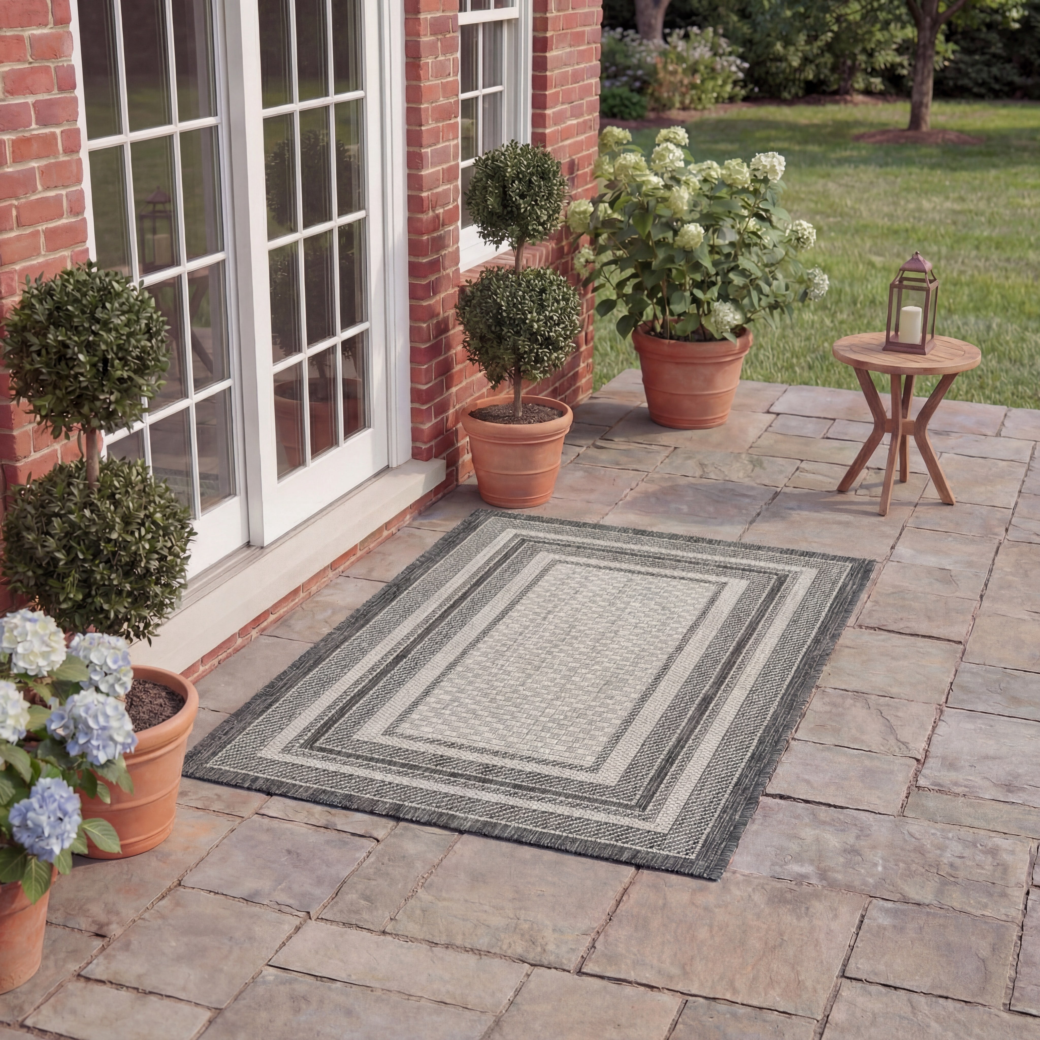 Safavieh Courtyard Ercan Bordered Indoor/Outdoor Area Rug, Light Gray/Black, 2'7" x 5'