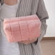 thumbnail image 4 of 1. La pequeña bolsa de cosméticos tiene una cremallera de metal suave, fácil de limpiar y no pierde color, puede usarla durante mucho tiempo., 4 of 6