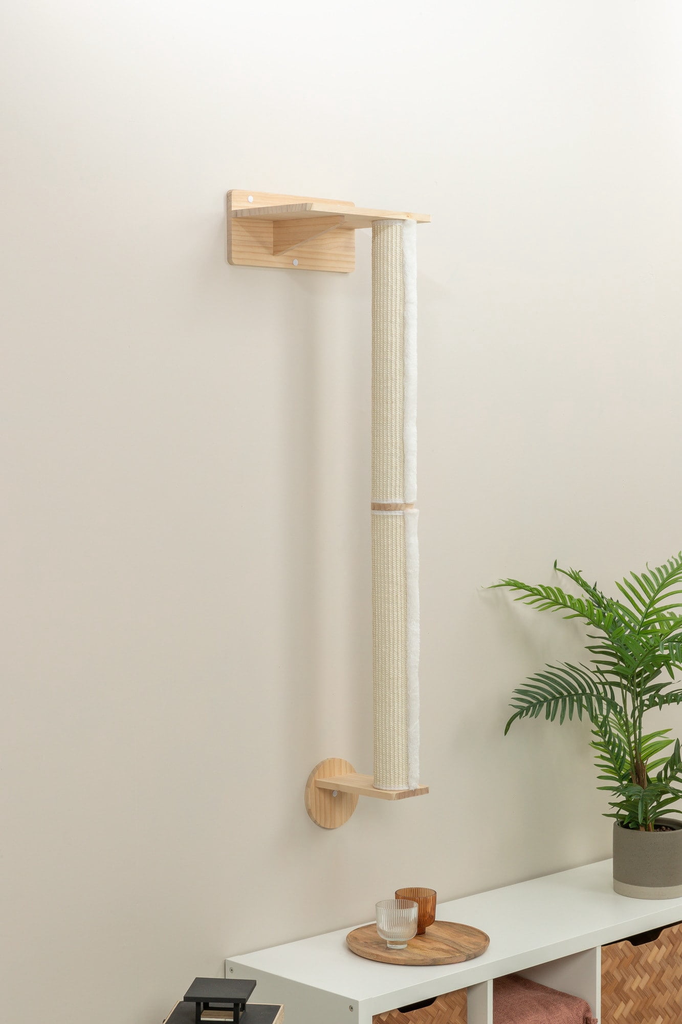 TRIXIE Wall Set 1 Wall Mounted Sisal Cat Scratching Post with Ledge, Natural