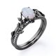 thumbnail image 3 of JeenMata Anillo de Bodas con Diseño de Hoja de Moissanita y Ópalo Arcoíris Ovalado de 1,5 Quilates Engastado en Oro Negro de 18 K sobre Plata, 3 of 6