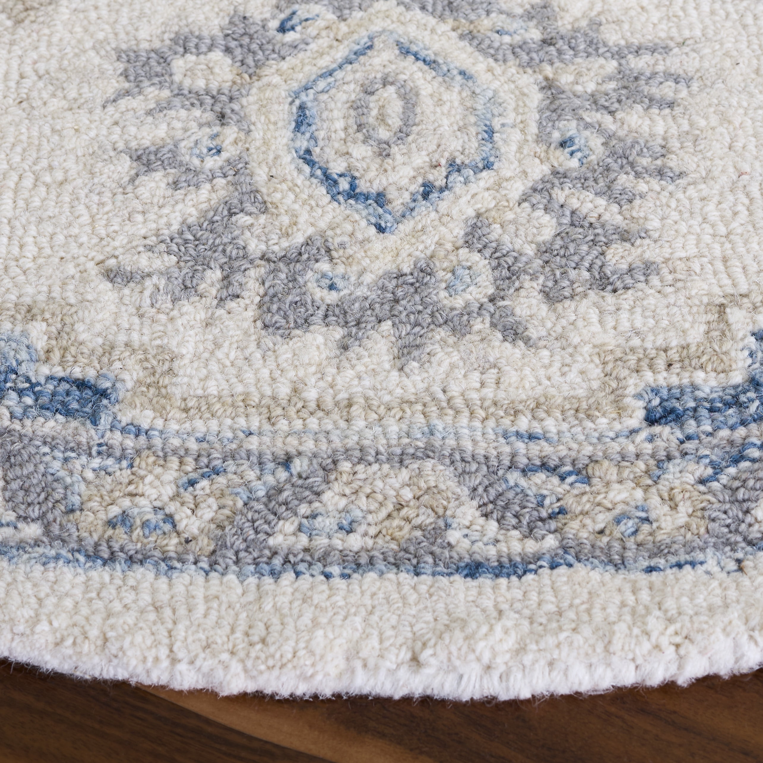 Safavieh Micro-Loop Braylon Floral Area Rug, Ivory/Navy, 7' x 7' Round