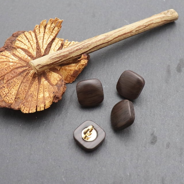 Nvzi Botones cuadrados de resina, 50 piezas, 1,5 cm (0,59 pulgadas), color marrón oscuro, resina + mango de aleación de metal, diseño retro para decoración de ropa y proyectos de manualidades.