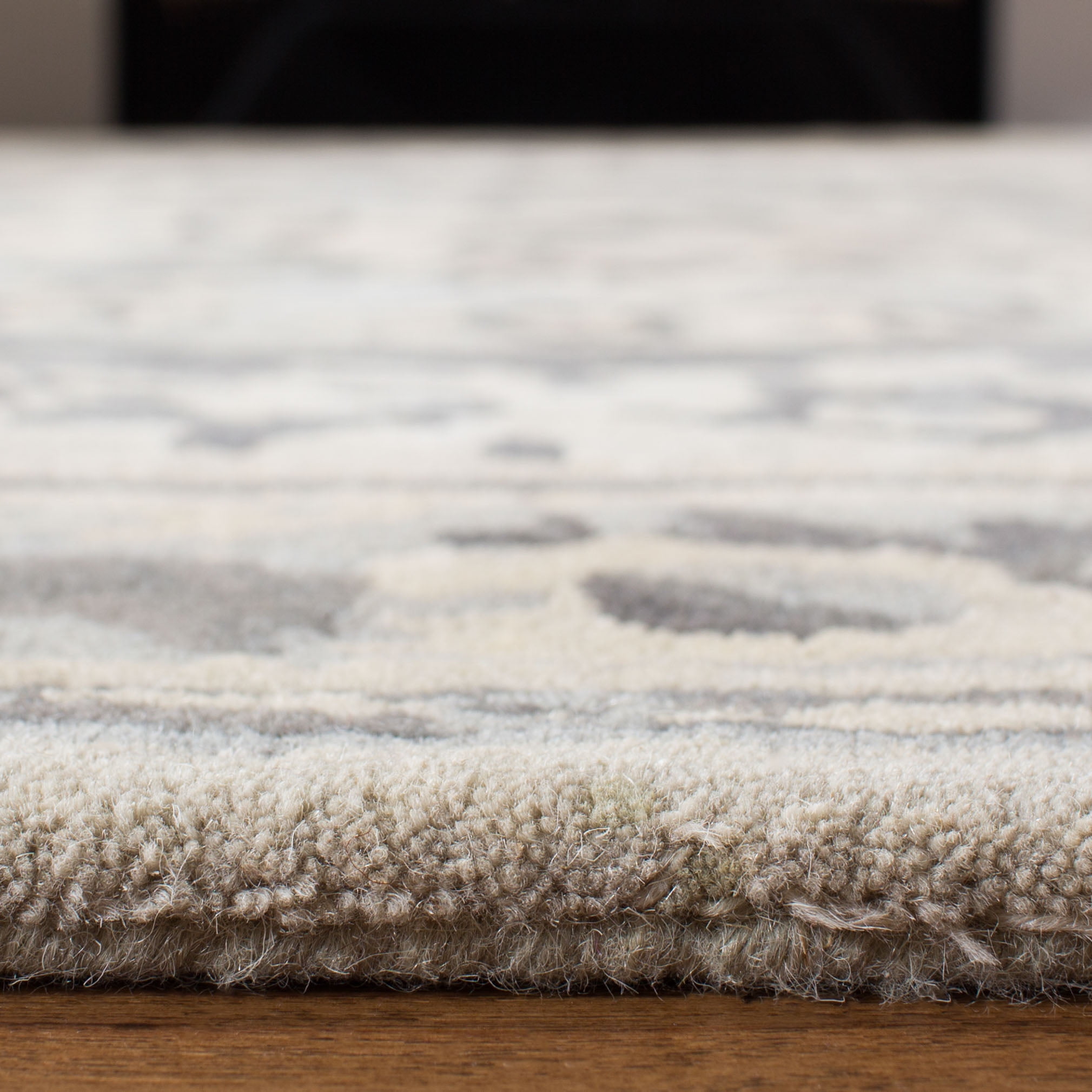 Safavieh Empire Bethanie Oriental Wool Area Rug, Beige/Light Gray, 3'6" x 3'6" Round
