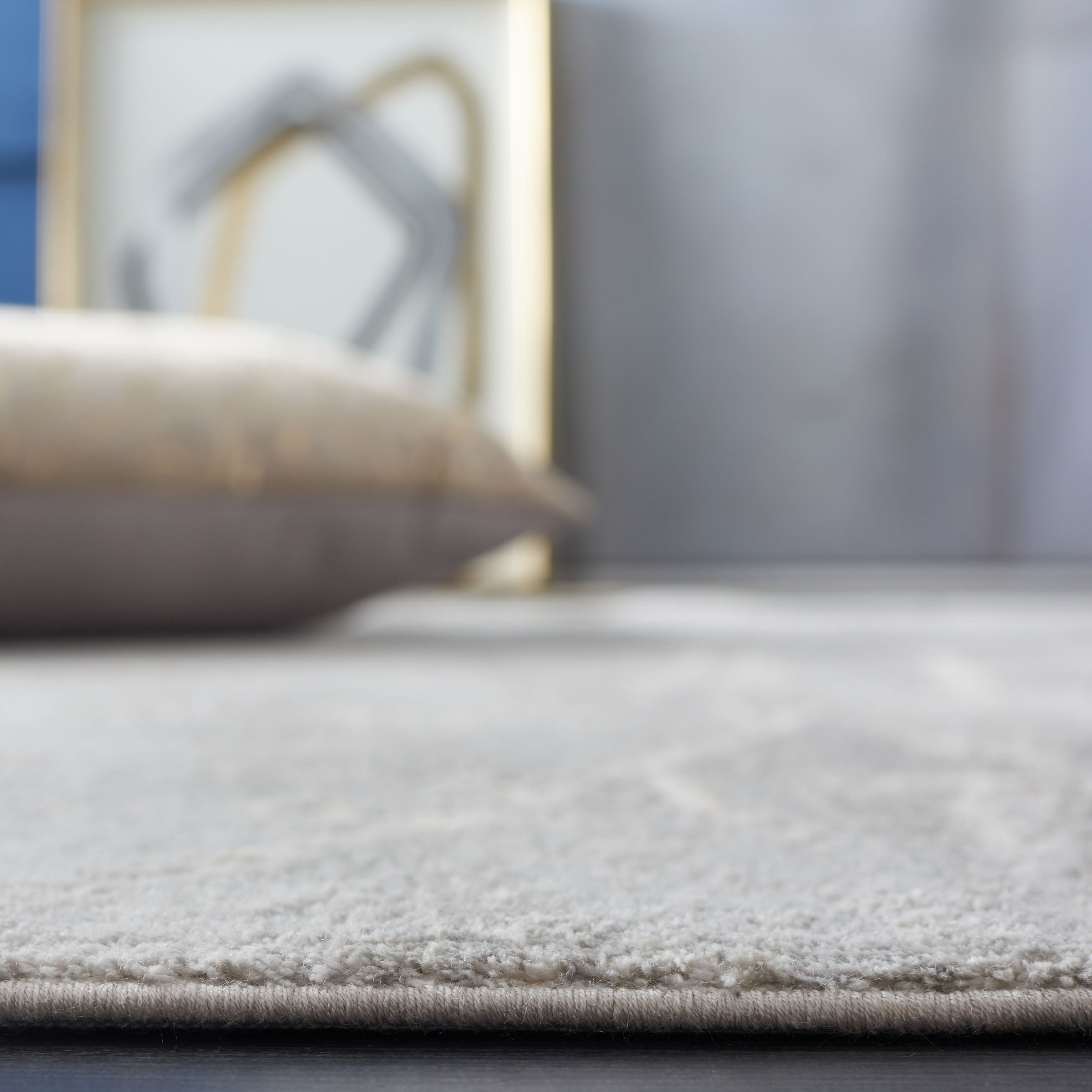 SAFAVIEH Platinum Malandra Abstract Area Rug, Gray/Light Gray, 6'7" x 6'7" Round