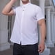 thumbnail image 4 of Camisa Elvqul de Hombre de Color Sólido Casual Blanco Manga Corta Con Bolsillos Botones Cuello Mao, 4 of 4