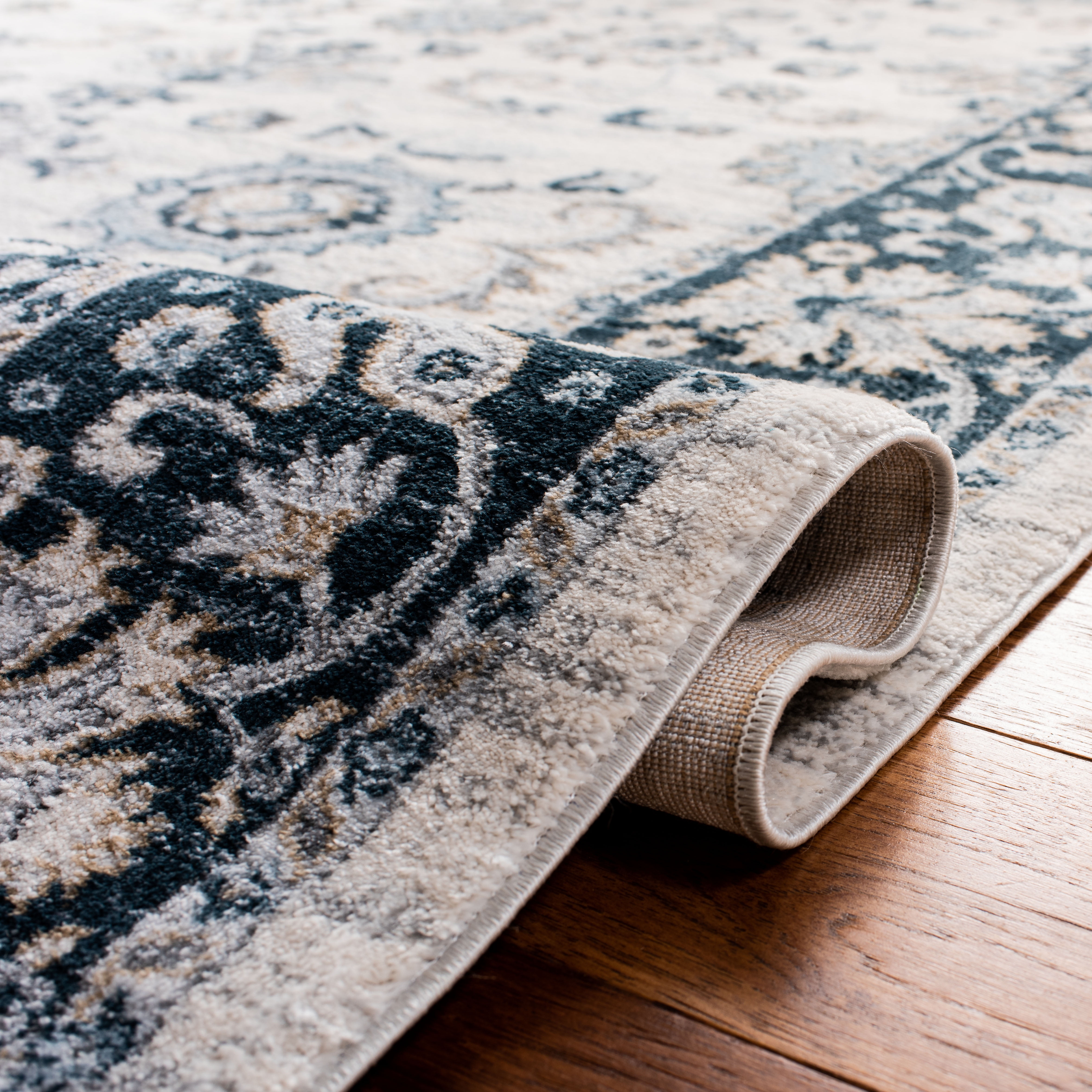 SAFAVIEH Isabella Kiana Oriental Runner Rug, Cream/Navy, 2'2" x 8'