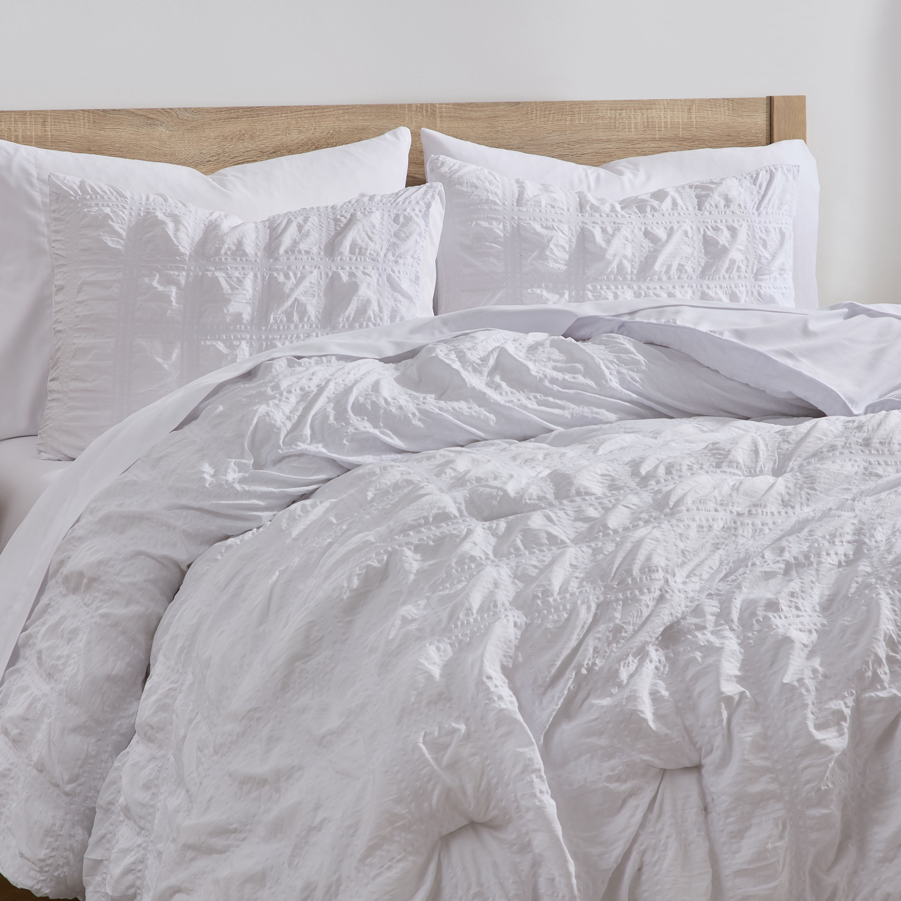 LammaLoe Queen Comforter Set, 7 Piece Seersucker Bed in a Bag, Bedding Comforter Set with Sheets, Modern Bed Set, White