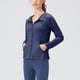 thumbnail image 1 of Chaqueta deportiva con capucha para mujer, bolsillos con cremallera completa y corte ajustado., 1 of 8