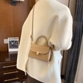 thumbnail image 4 of Bolso pequeño de hombro retro para mujer de otoño e invierno 2025, moda moderna, diseño minimalista, bandolera, bolso cuadrado con textura., 4 of 10