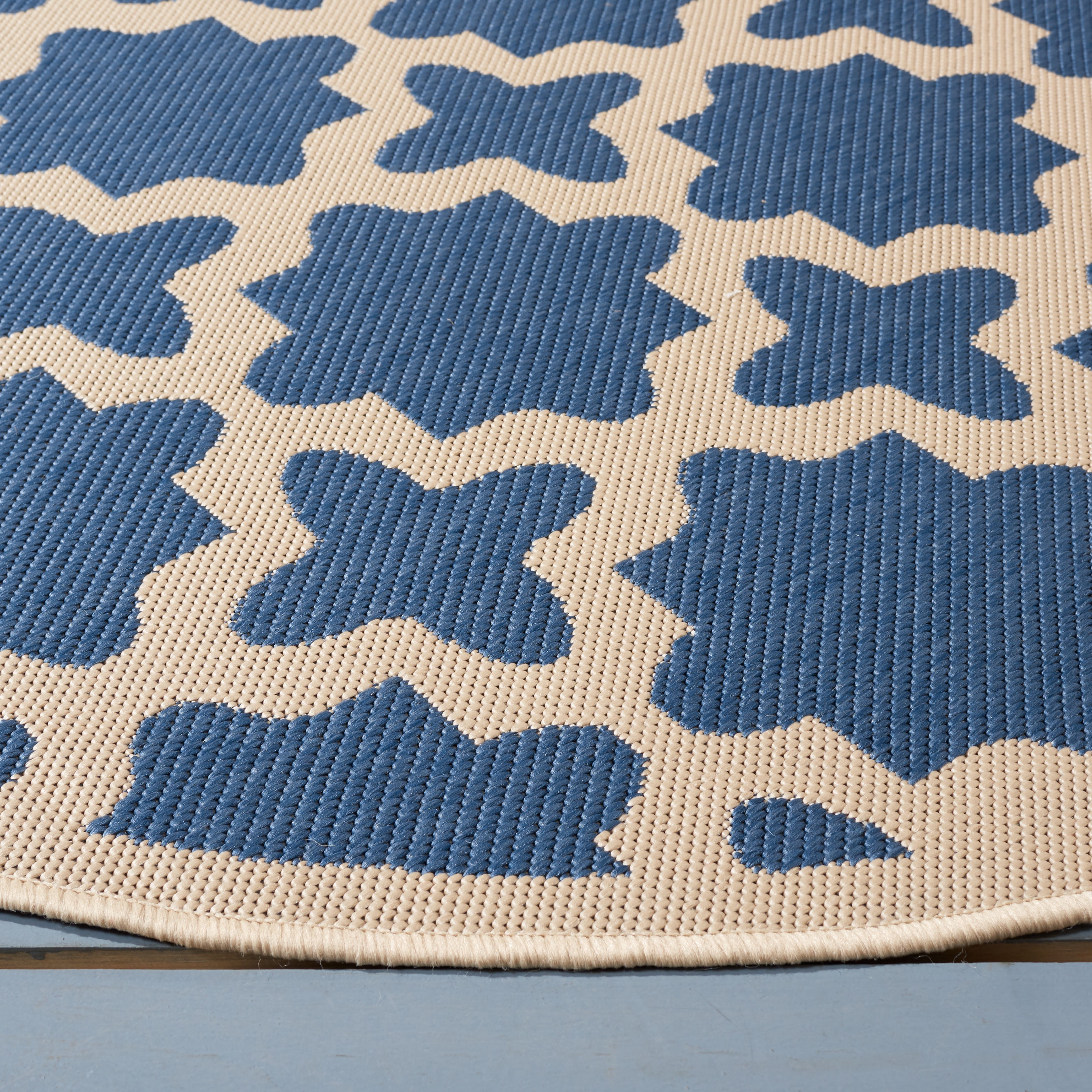 SAFAVIEH Courtyard Amanda Geometric Indoor/Outdoor Area Rug, 5'3" x 5'3" Round, Blue/Beige