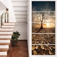 thumbnail image 1 of Arbre Mort Solitaire dans une Terre Craquelée - Grande Toile d'Art Paysager, 1 of 4
