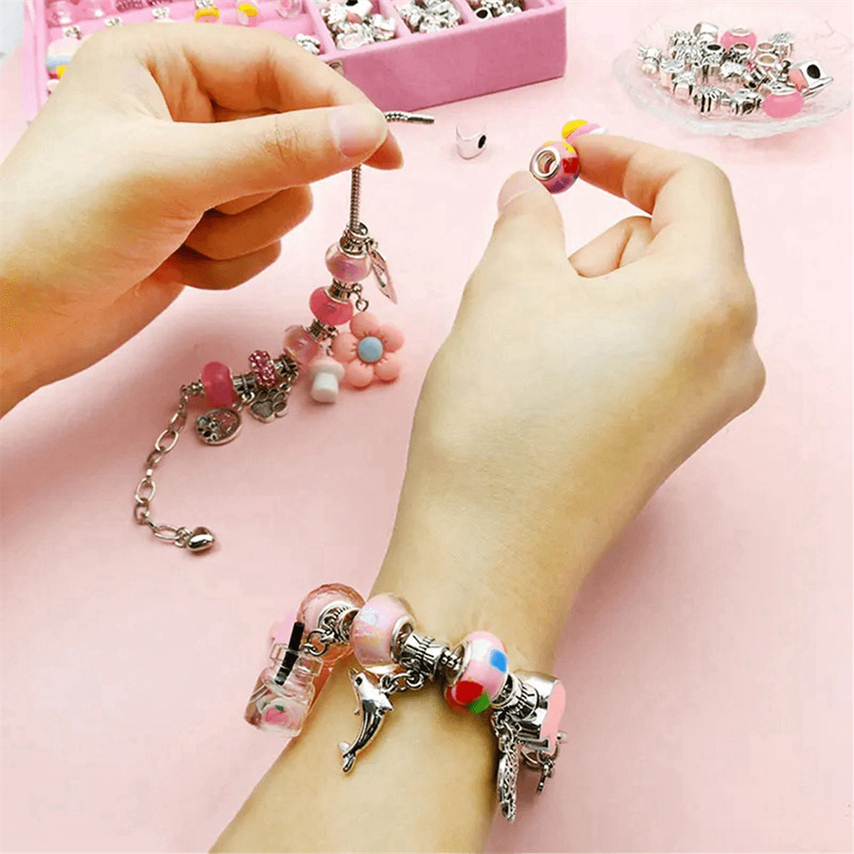 DIY Beaded Bracelet Set with Storage Box Bracelet DIY Handmade Jewelry Making Kit Acrylic Hole Beads D