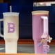 thumbnail image 5 of Juego de accesorios para taza Uxcell para vaso con asa, que incluye cubierta de silicona para popote, bota, tapón a prueba de derrames, encanto de asa, etiqueta de iniciales letra B, 5 of 7