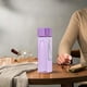 thumbnail image 4 of Vaso de agua de plástico de 500ML | Botella deportiva cuadrada transparente • Diseño antideslizante esmerilado • Infusor de té • Portátil con correa • Bebedería duradera y fácil de limpiar, 4 of 6