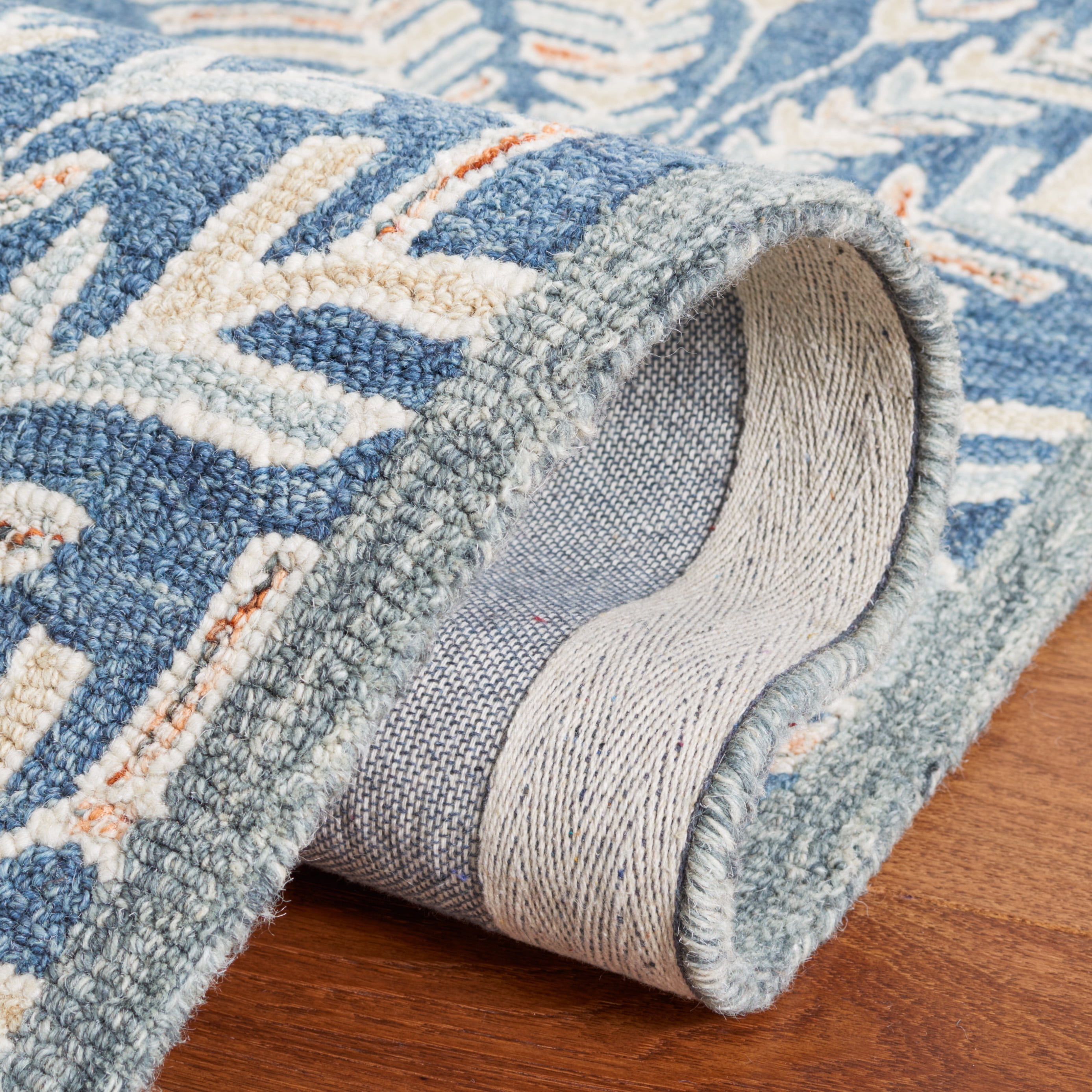 SAFAVIEH Capri Proinsias Leaves Wool Area Rug, Grey/Ivory, 3' x 3' Round