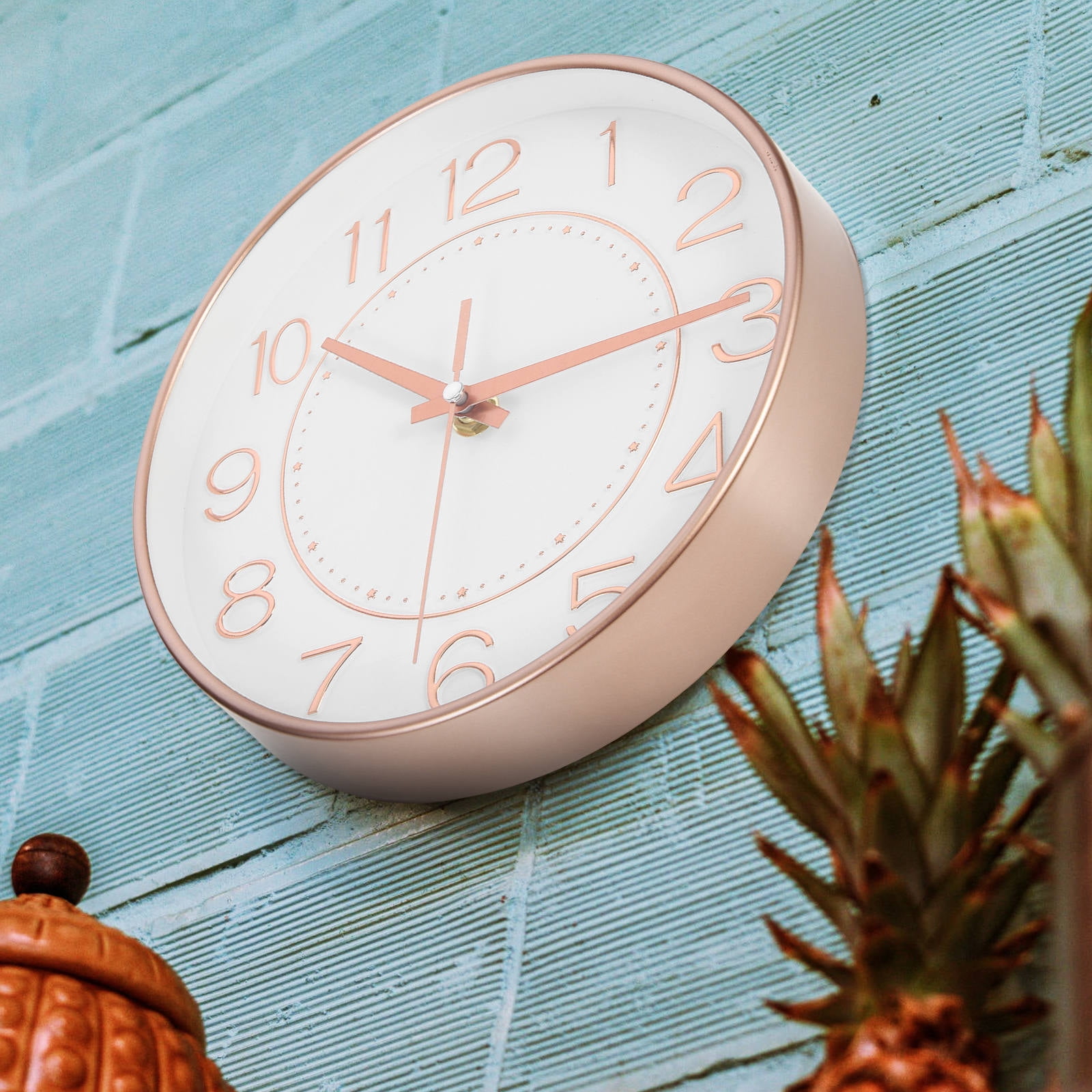 Moluckfu 8-Inch Golden Plastic and Glass Quartz Silent Wall Clock