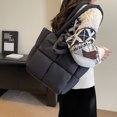 thumbnail image 4 of Bolso Hobo de plumón para mujer bolso versátil para axila hinchada bolso grande para invierno, 4 of 7