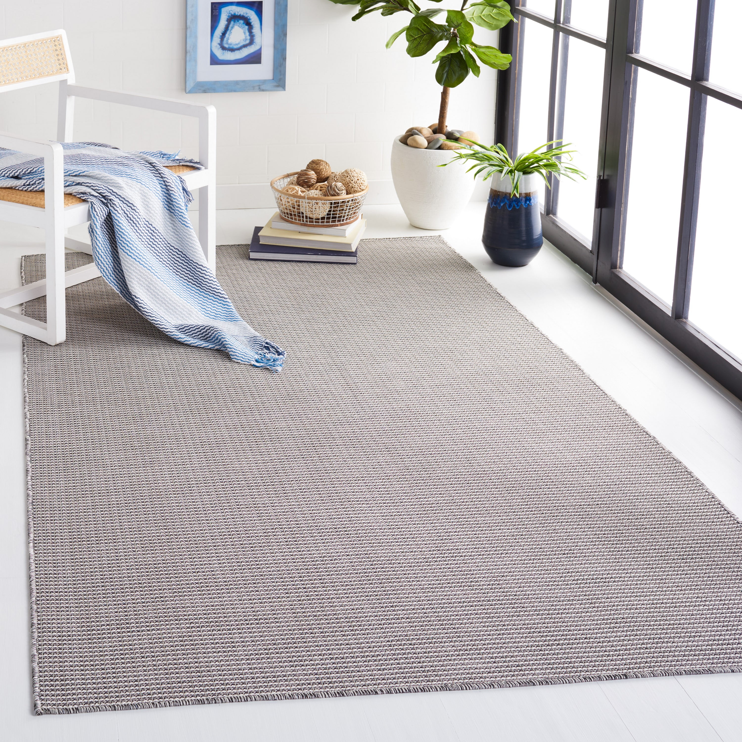 SAFAVIEH Martha Stewart Hampton Solid Indoor/Outdoor Area Rug, Beige/Black, 4' x 6'