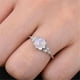 thumbnail image 1 of Fiudx Anillo de Compromiso Elegante con Incrustaciones de Diamantes, 1 of 5