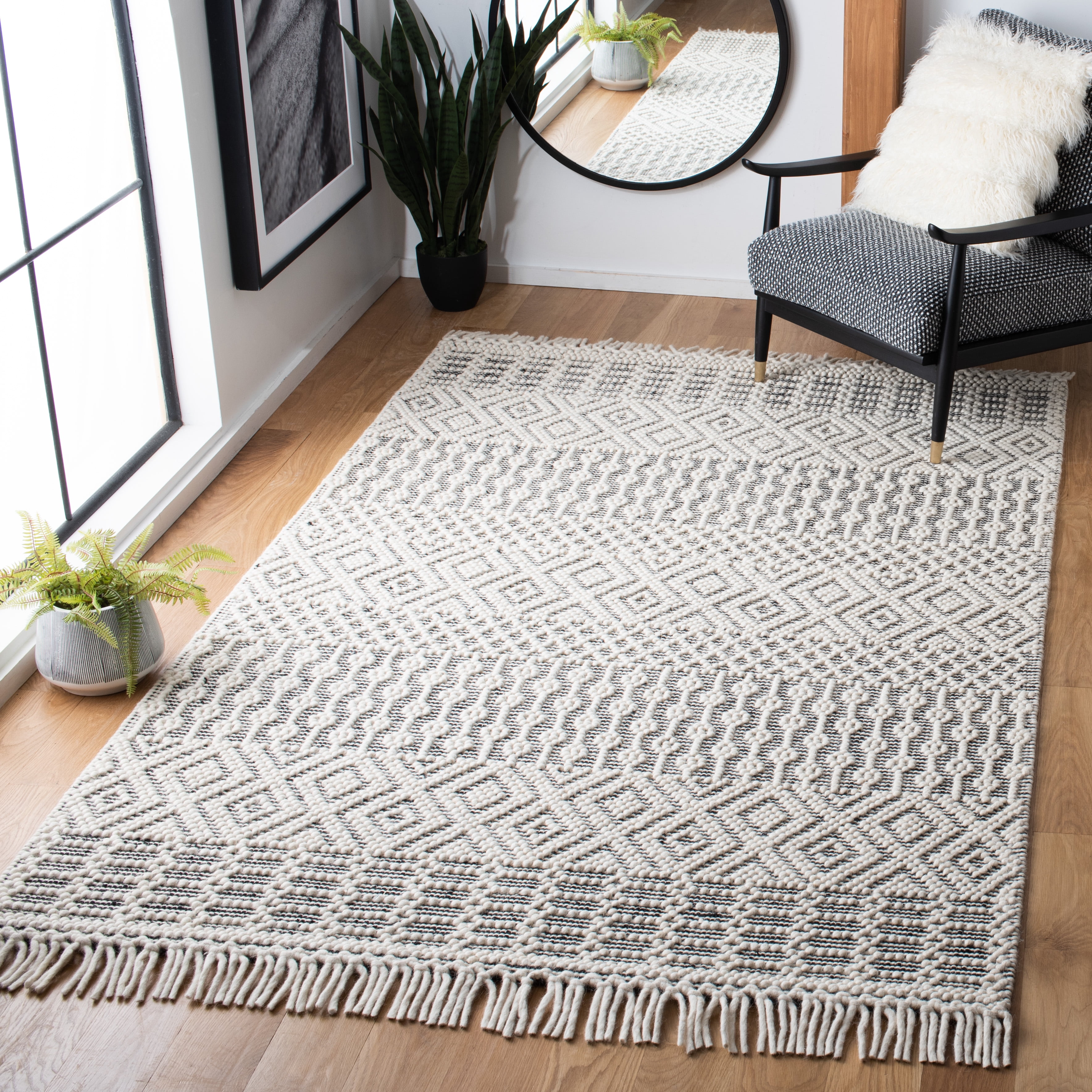 SAFAVIEH Natura Cordelia Southwestern Wool Area Rug, Ivory/Black, 6' x 6' Square