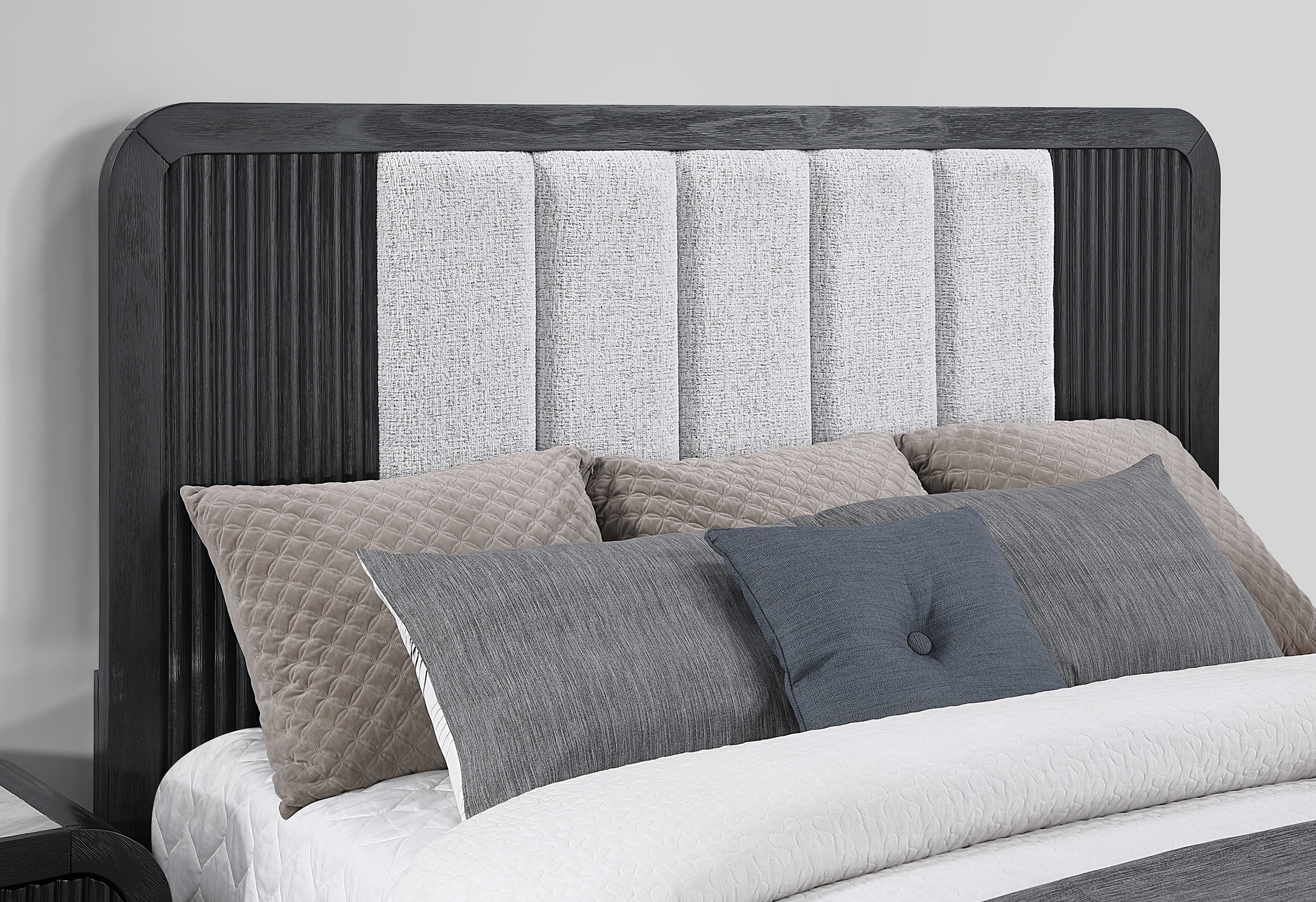 QUEEN BED GROUP WITH COOLER & SPEAKER