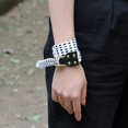 thumbnail image 4 of Pulsera tejida Pulsera con dijes envolventes Accesorio de moda para mujer (blanco), 4 of 4
