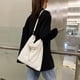 thumbnail image 4 of Retro Mujer Felpa Color Sólido Messenger Bag Invierno Cadena Bolsos (Blanco) Likrtyny Para estrenar, 4 of 9