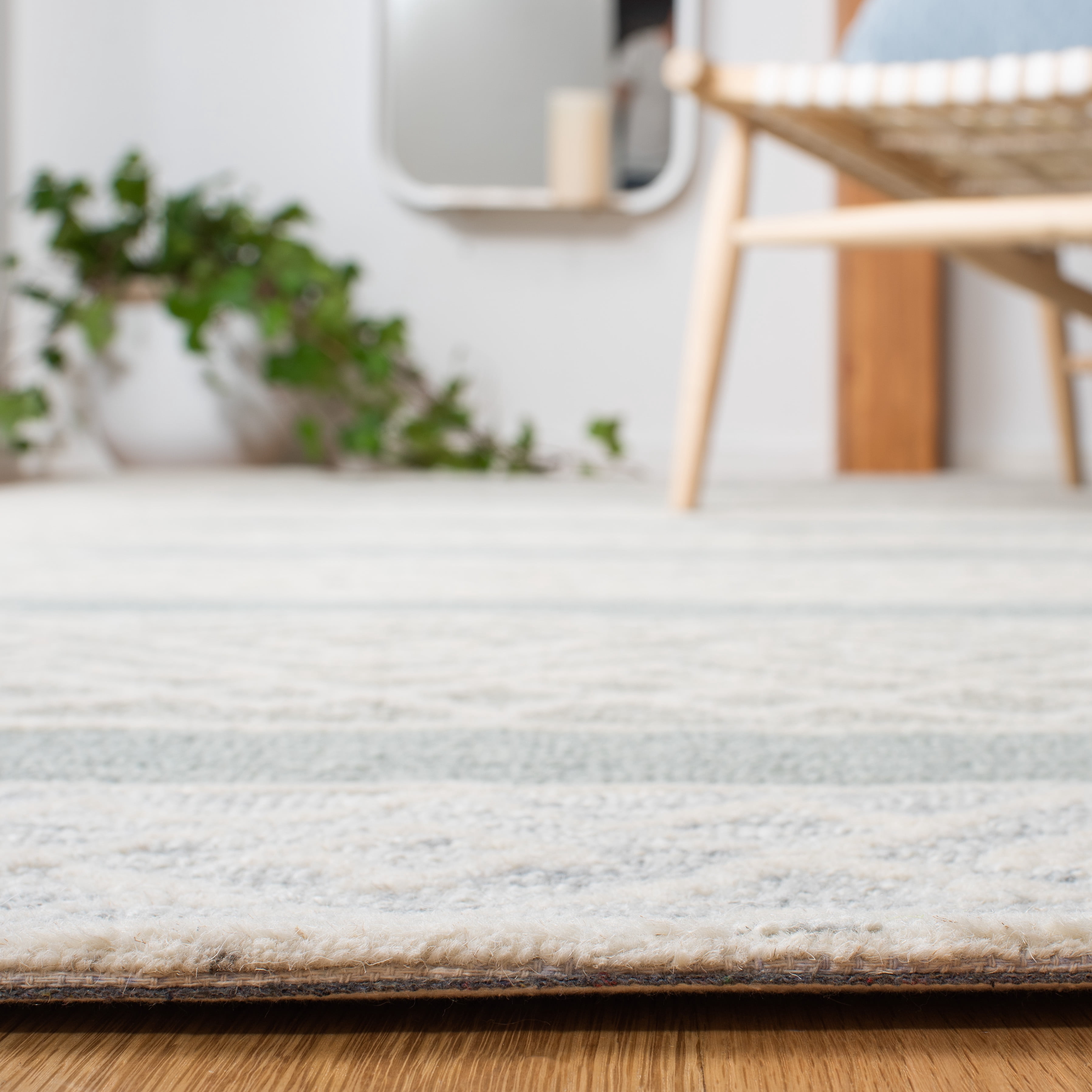 SAFAVIEH Metro Rae Striped Area Rug, Natural/Light Grey, 6' x 6' Round