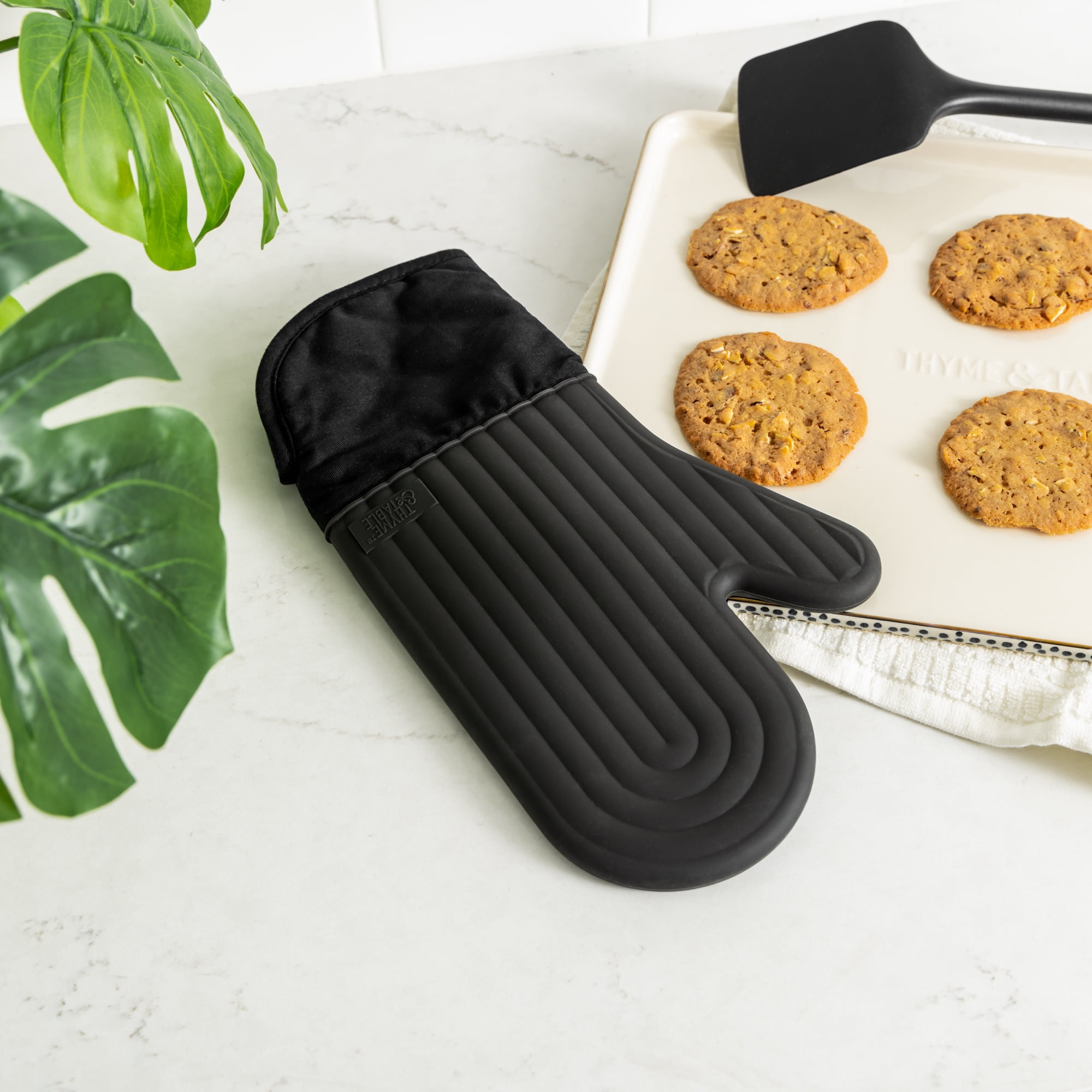 Thyme & Table Silicone Oven Mitt, Black