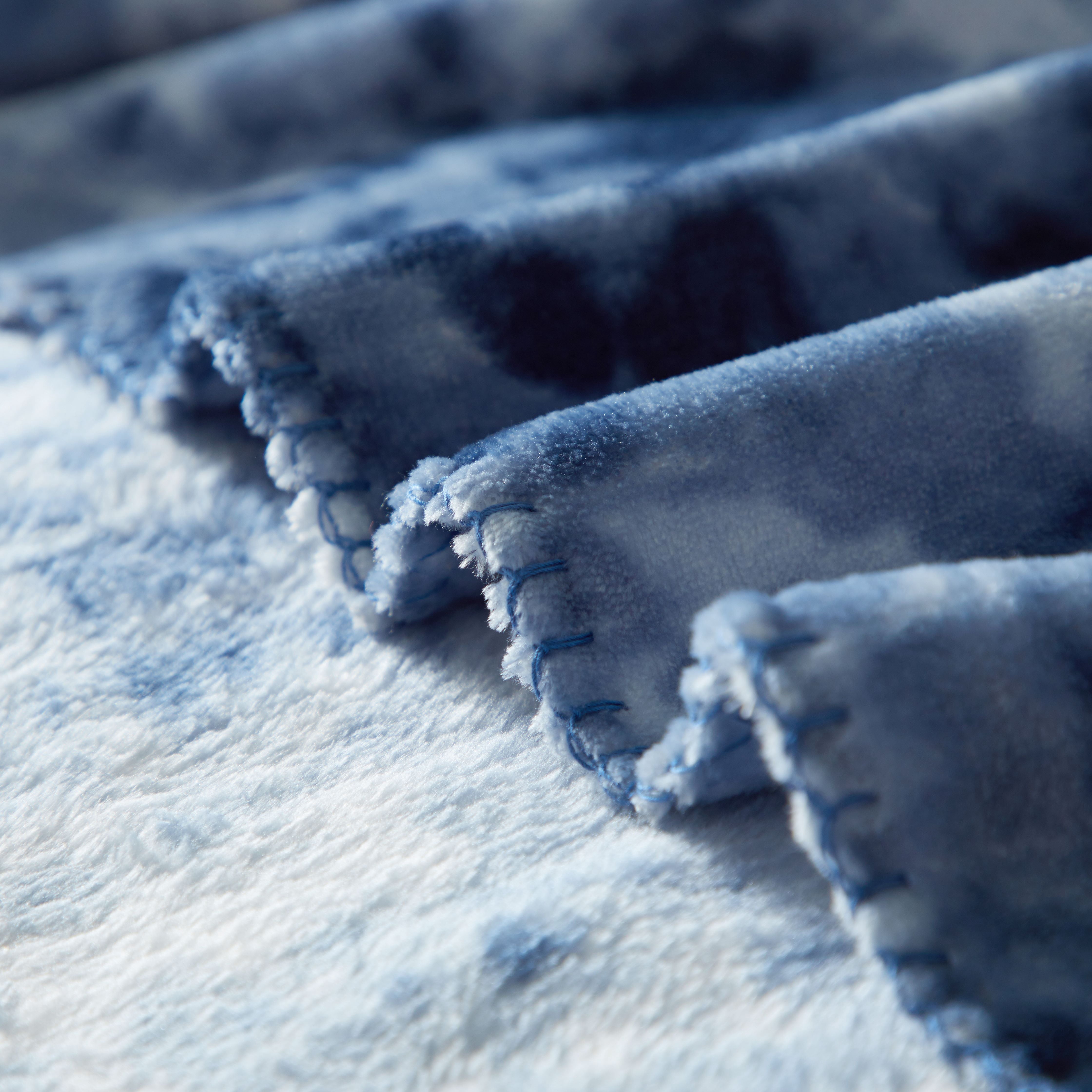 Mainstays Plush Throw Blanket, 50" x 60", Color: Blue Tie Dye
