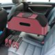 thumbnail image 4 of Organizador de pañuelos para el respaldo del asiento del coche con ganchos de cuero sintético y portavasos. Rojo, 4 of 6
