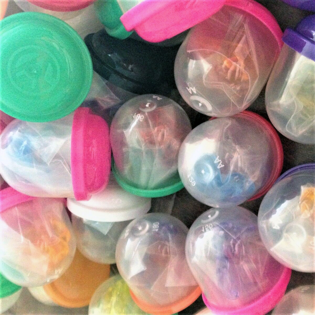 Sticky Hands In Acorn Capsules, Vending Machine Ready, 250 Pieces, 1.1 inch