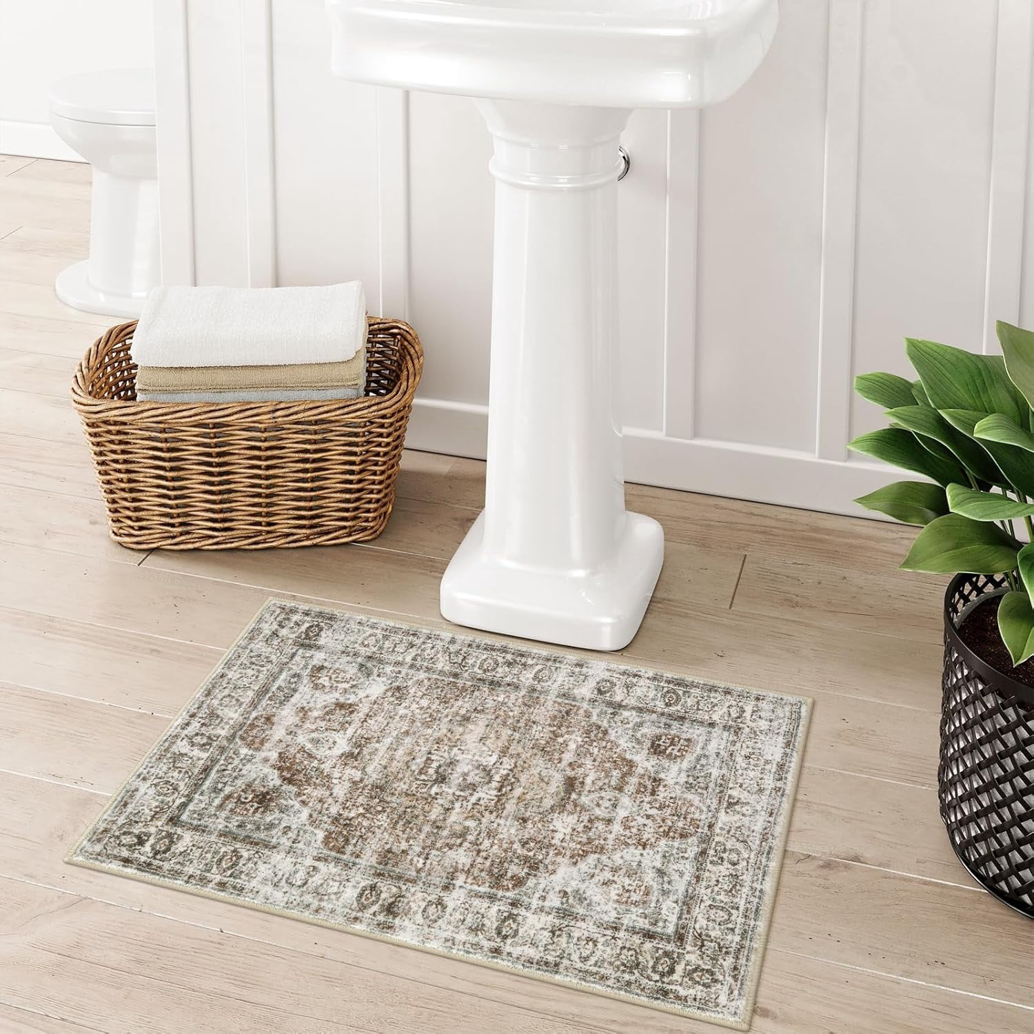 Blue Bathroom Rugs, Distressed Farmhouse Boho Bath Mat, Comfy Velvet Small Bath Rugs Non Slip Washable, Vintage Oriental Toilet Rug for Sink Shower Vanity, 17x27 inch