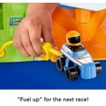 thumbnail image 4 of Set de pista de carreras de juguete Fisher-Price Little People Hot Wheels, 4 of 6