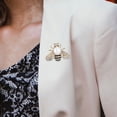 thumbnail image 1 of Broche de de miel para mujer, joyería, Pin decorativo, broches de aleación con diamantes de imitación, insignia de solapa para ropa, aniversario Blanco Yinane Broche, 1 of 8