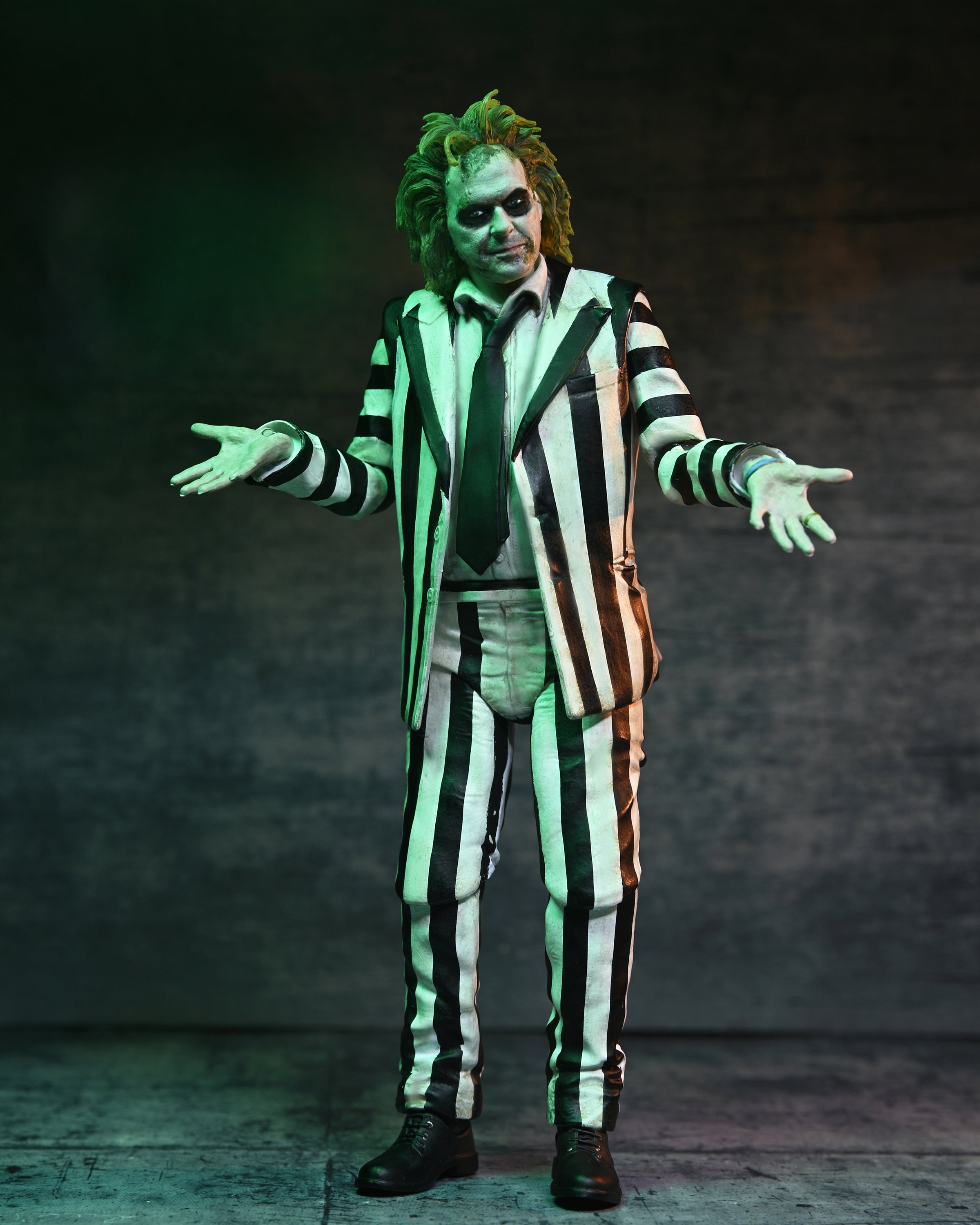 NECA Beetlejuice Beetlejuice (2024): Striped Suit Beetlejuice Ultimate Action Figure with Interchangeable Heads and Hands (7")