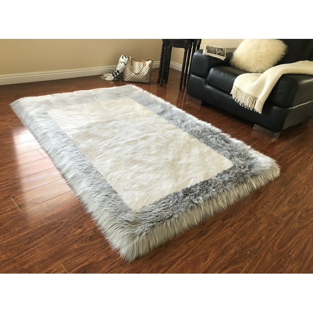 Lambzy Faux Sheepskin Grey Border Area Rug, White 10'x14'