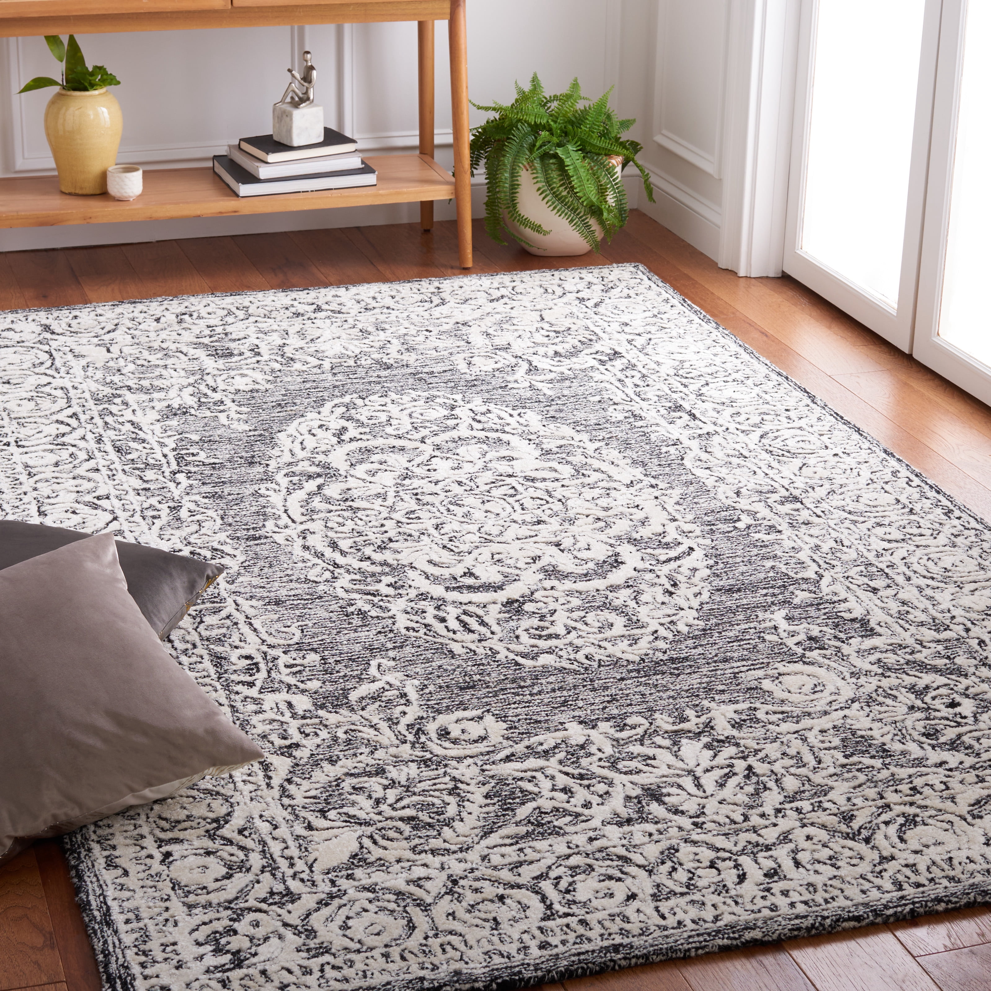 SAFAVIEH Precious Darrin Quatrefoil Area Rug, Black/Ivory, 8' x 10'
