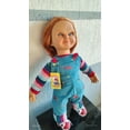 thumbnail image 4 of Muñeco Chucky Culto Cuerpo de Felpa de 67 cm con Huella y Agujetas Reales, 4 of 5